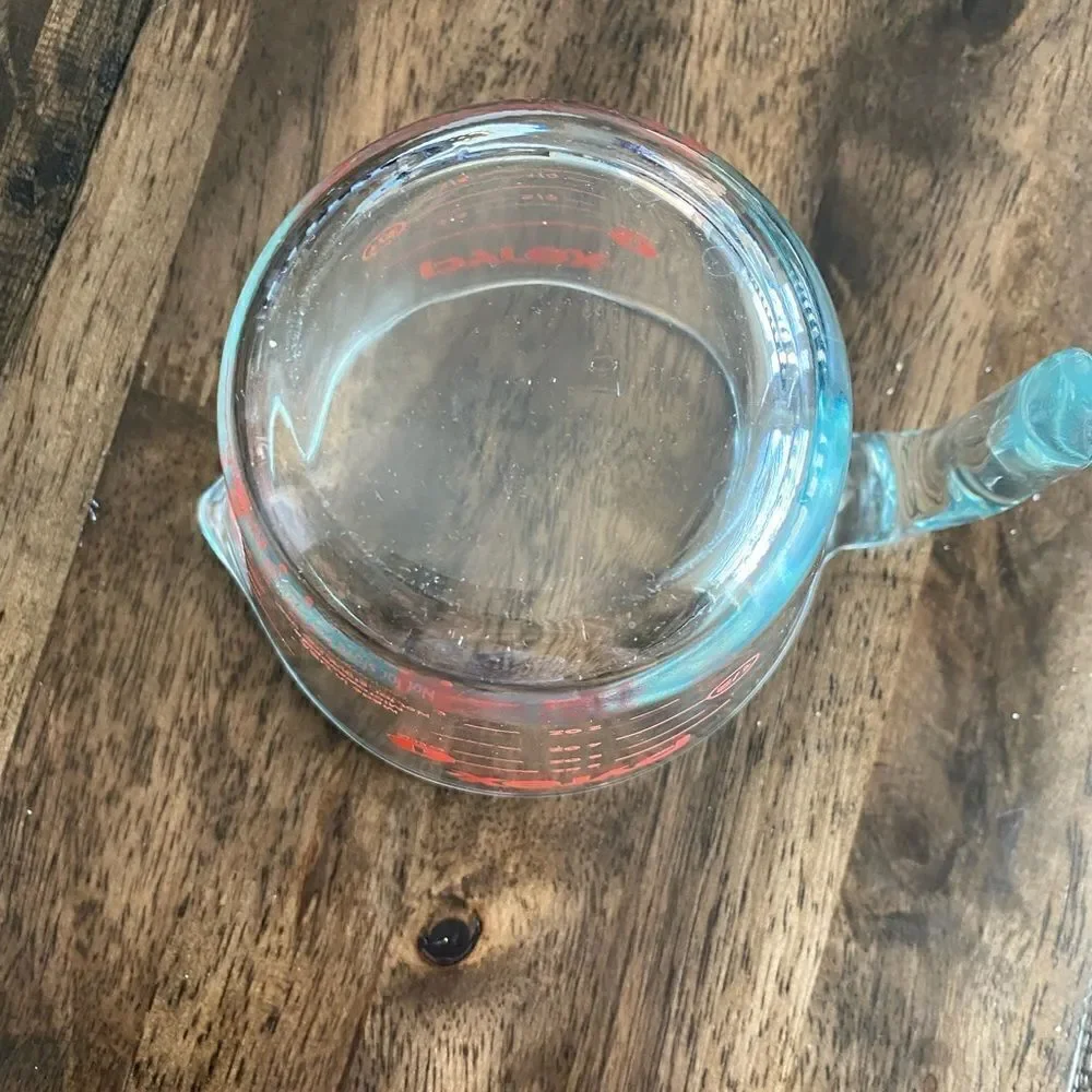 EUC PYREX Glass Measuring Cup 8 oz Red Lettering - Made in USA